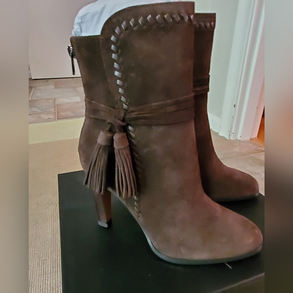 NIB Coach Jessie Suede Boots - Picture 2 of 8